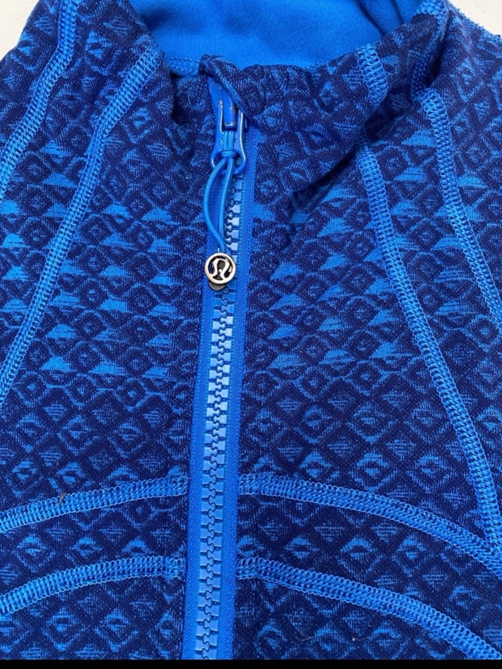 Lululemon Define Jacket Blue Geometric Pattern Full Zip Size 4 Thumbholes - Picture 5 of 13